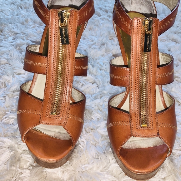 Pretti Camel Heels - Picture 2 of 6